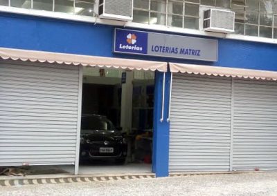 Porta de Enrolar Comercial Fechada