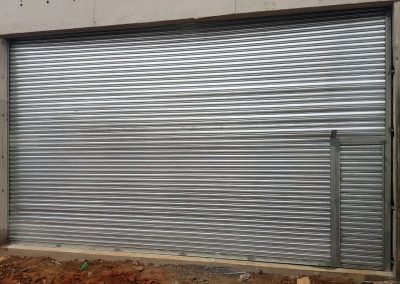 Porta de Enrolar Comercial com Portinhola